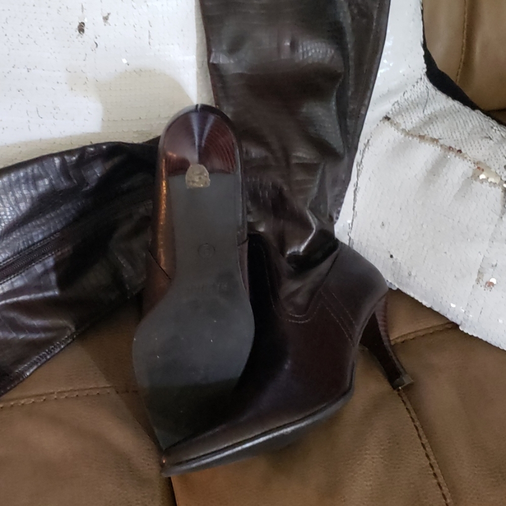 Boots - Picture 3 of 3